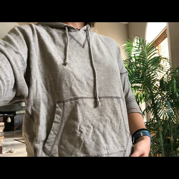 Embroidered crop hoodie - Picture 3 of 5